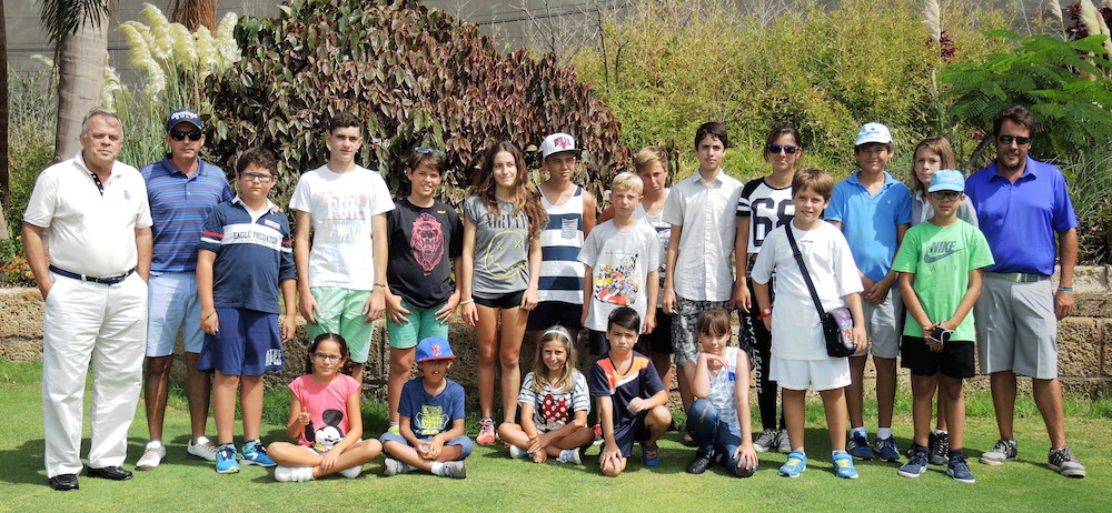 LOS NIÑOS DE ARONA INVADEN EL CENTRO DE GOLF LOS PALOS.