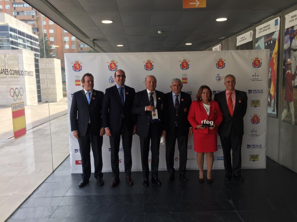 Salvador Cuyás Jorge recibe la Medalla de oro al mérito en golf en la Gala del Golf Español 2018 y María Castillo, reconocimiento deportivo.