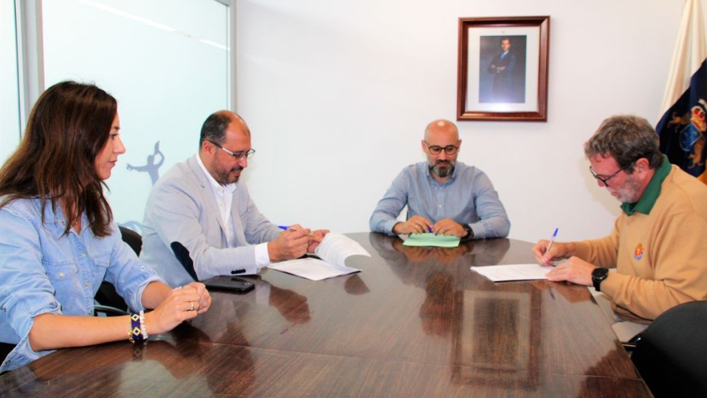 El IMD rubrica la concesión del complejo Las Palmeras Golf durante quince años a la Federación Canaria de Golf.