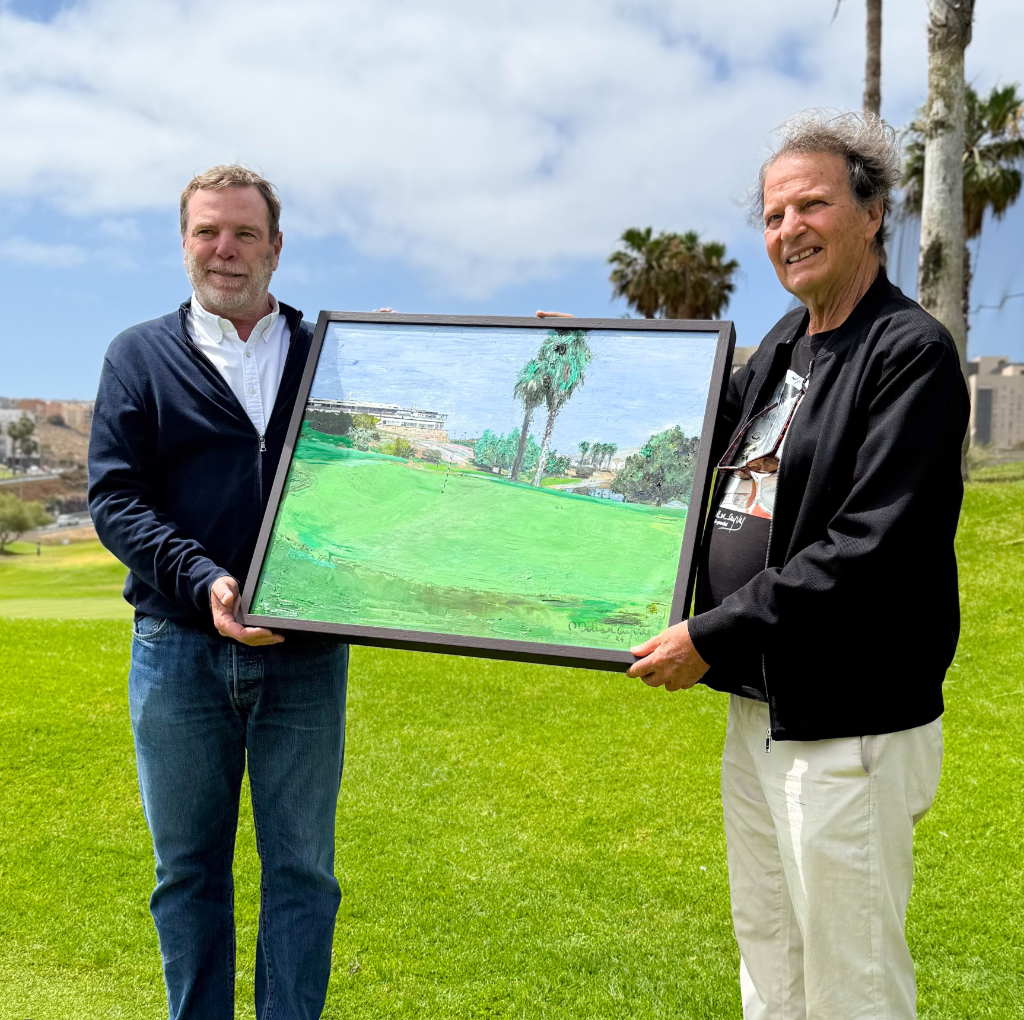 El artista Javier Garzón, entrega dos cuadros a la Real Federación Canaria de Golf y a Las Palmeras Golf.